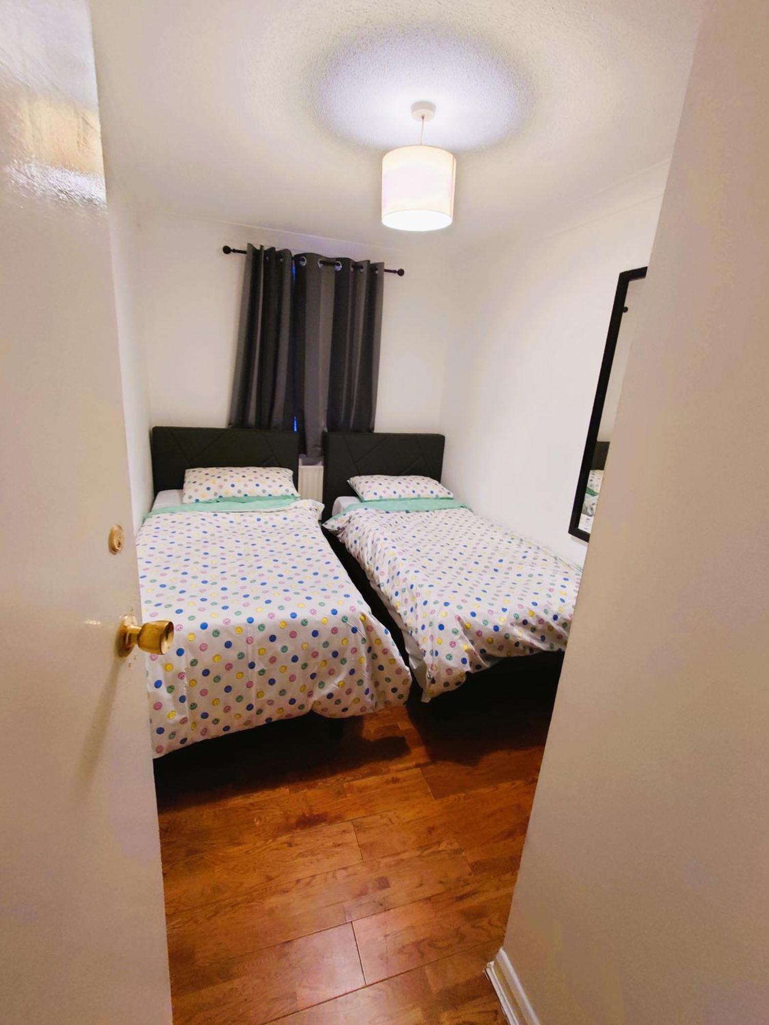 Edwardian 4 Bedrooms With 4 Bathrooms Townhouse, Next To Underground, Accommodates 10 People Λονδίνο Εξωτερικό φωτογραφία